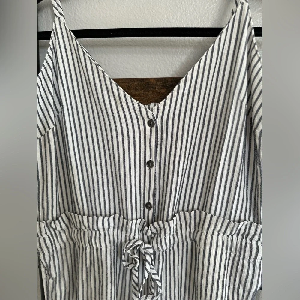 Splendid Crosshatch Linen Natural/Navy Stripes with Tie Waist Jumpsuit. Large. - Picture 6 of 14